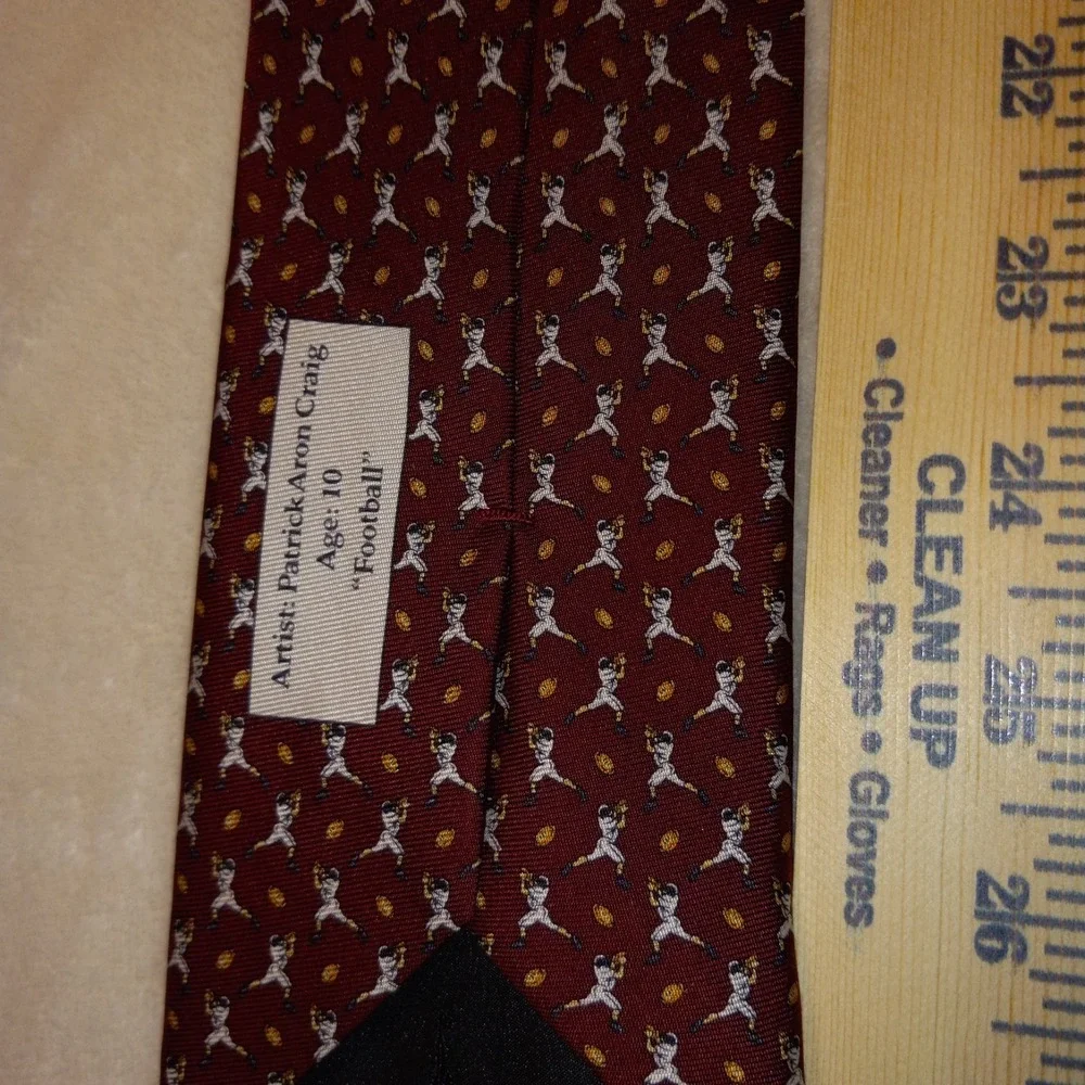 Jos A Bank THE MIRACLE COLLECTION age 10 Football RN 51093 all silk hand made